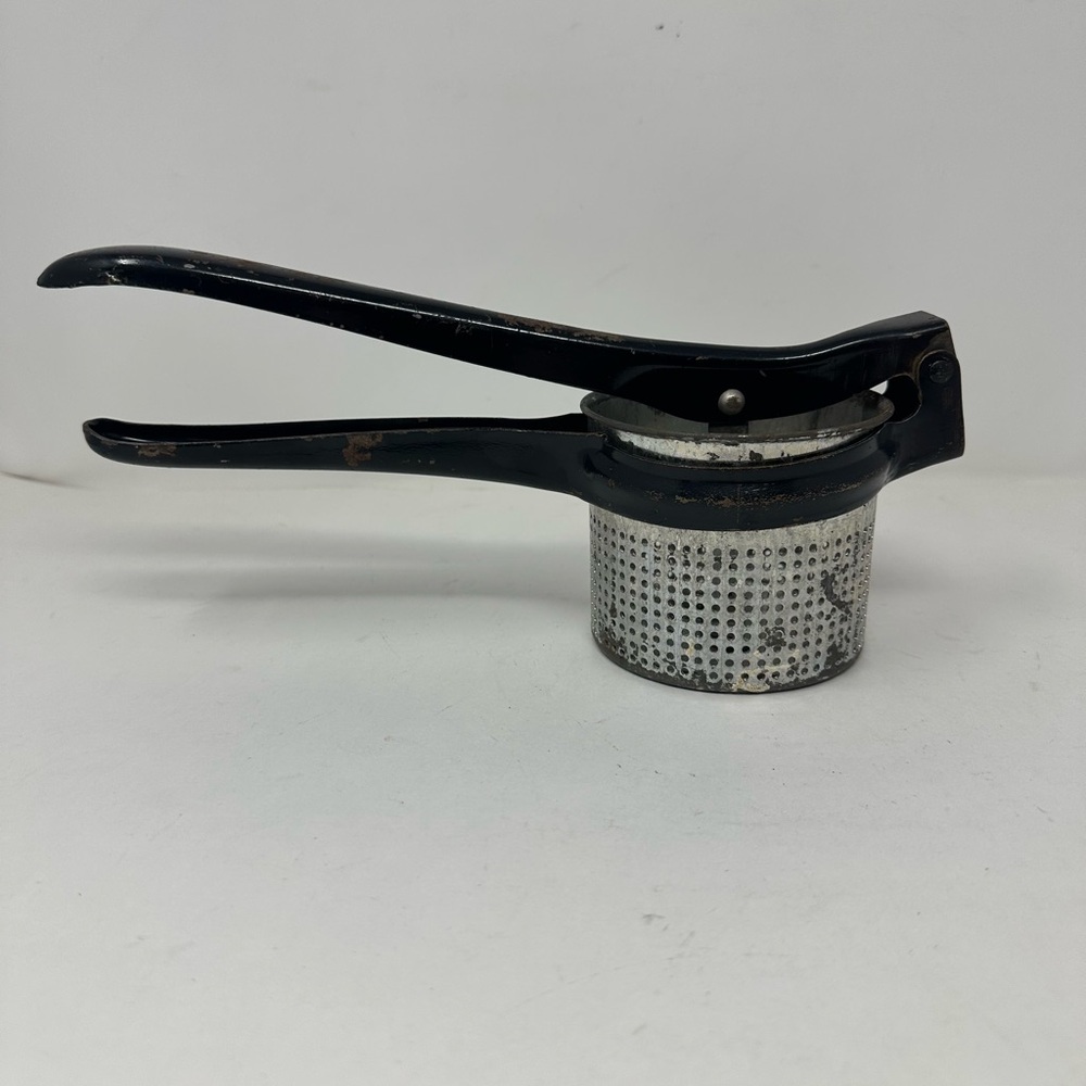 Vintage antique Obrien & Obrien potato ricer chicago black handle O7